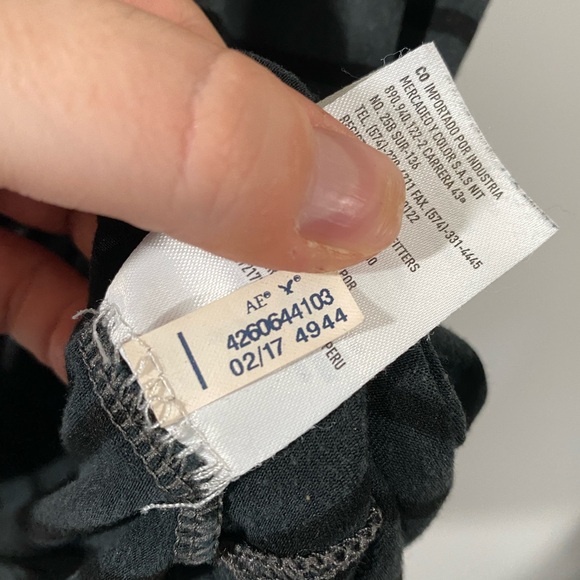 AE Soft & Sexy V-Neck Shirt Short Sleeve Black and Gray Stripes Size Small - Picture 6 of 8